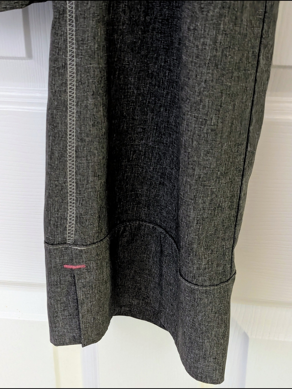 Smitten Heathered Charcoal Gray Scrub Set with Pink Accents - Size Small - Picture 13 of 16